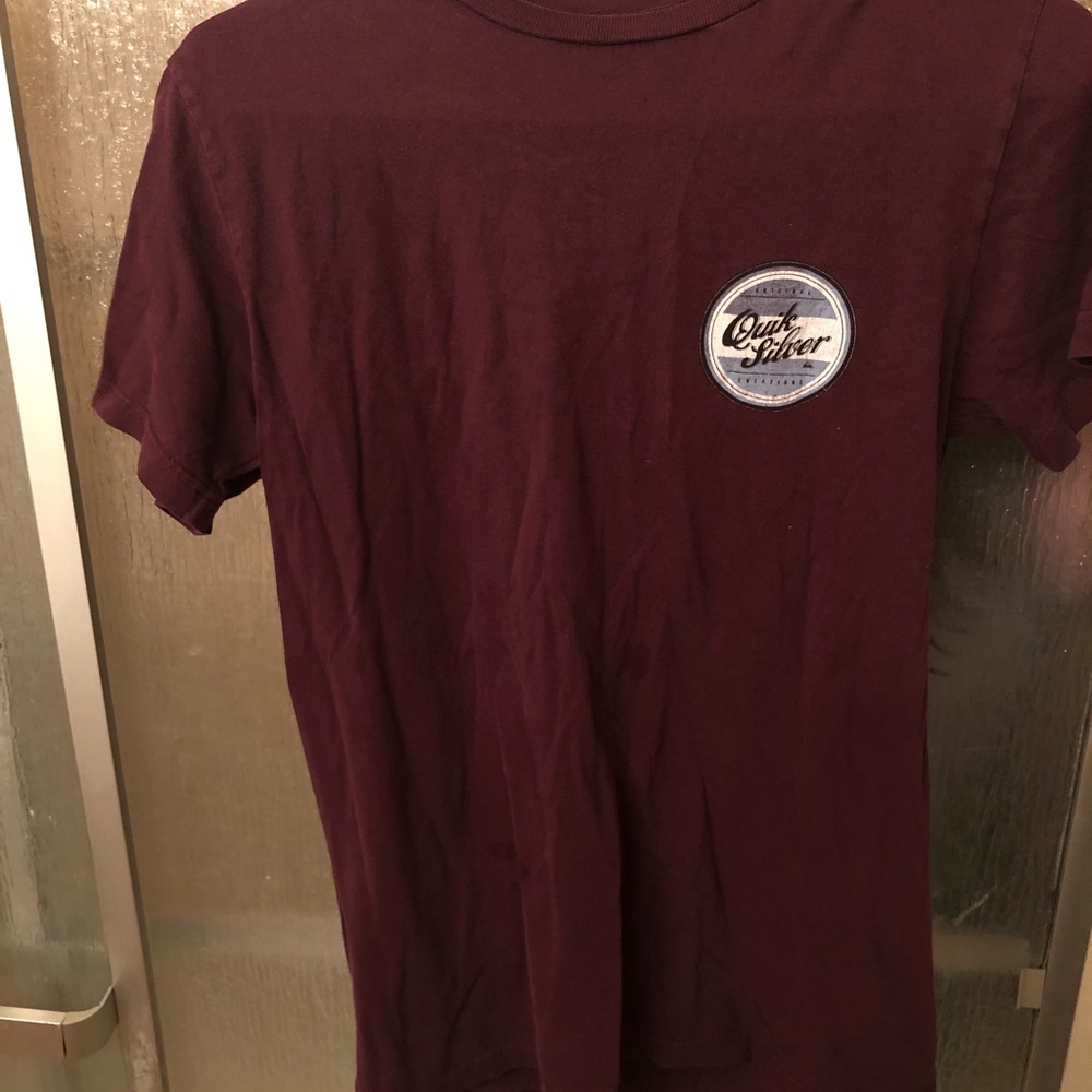quiksilver maroon t-shirt